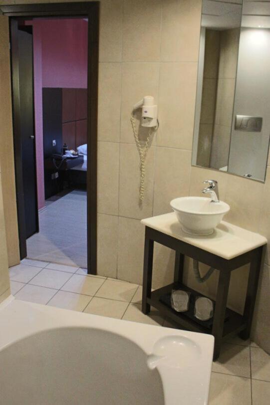 Inoh Hotel Athena Bagian luar foto